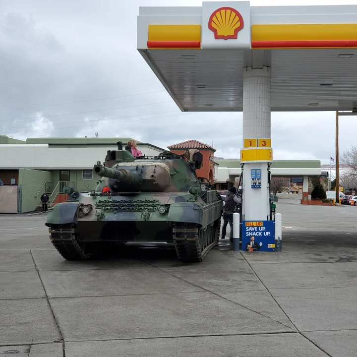 Hvers vegna lækka olíufélögin ekki eldsneytið?