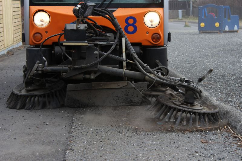 Þrif gatna hafin í borginni