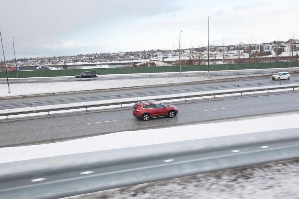 Lögreglan frestar sektum vegna nagladekkjanotkunar