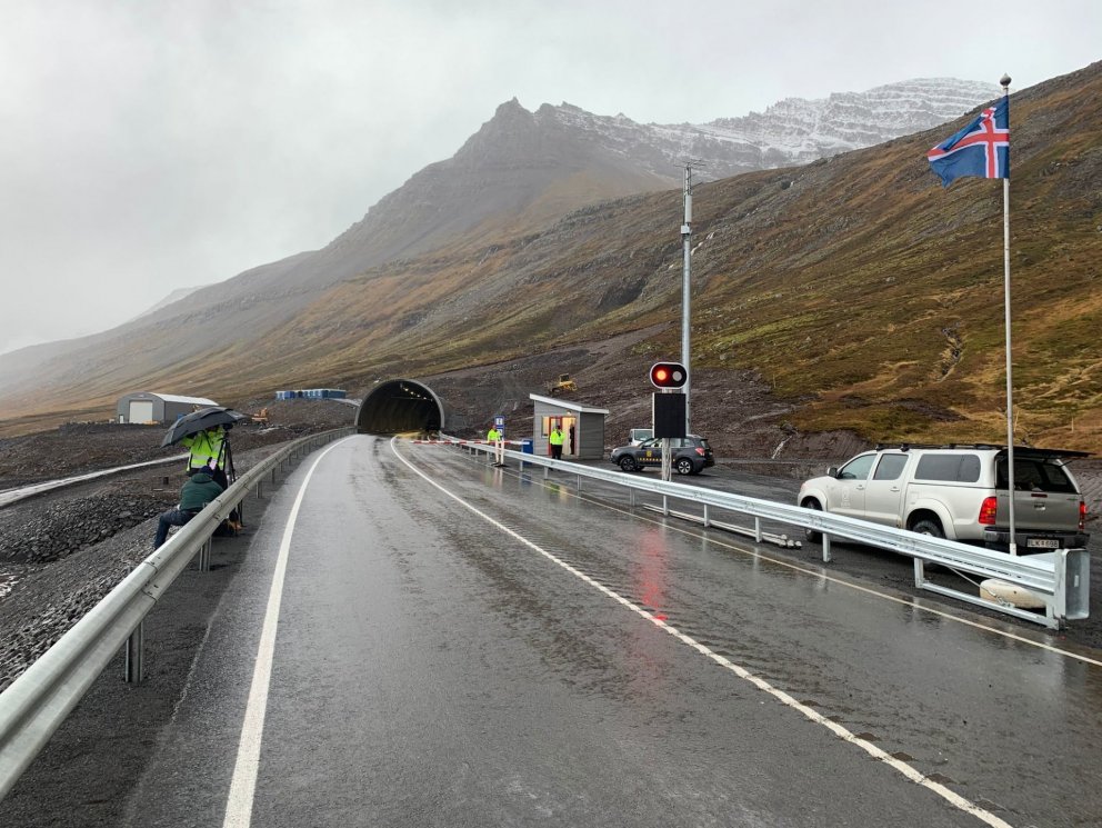 Dýrafjarðargöng tekin í notkun