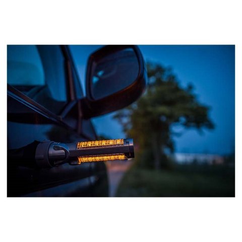 Vasaljós með viðvörunarljósi og neyðarhamri